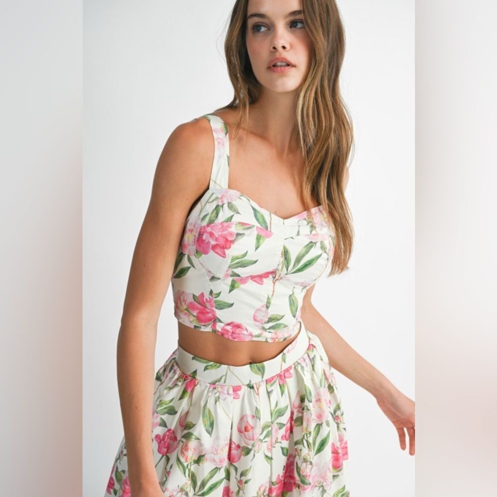 Floral Pink and White Skirt Set - Picture 10 of 13